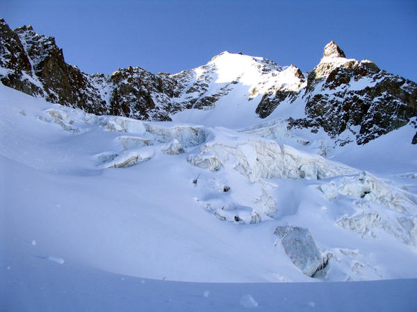 #1 La Calotte est en vue : A la sortie du 1er couloir, la calotte est en vue La Calotte est en vue : A la sortie du 1er couloir, la calotte est en vue