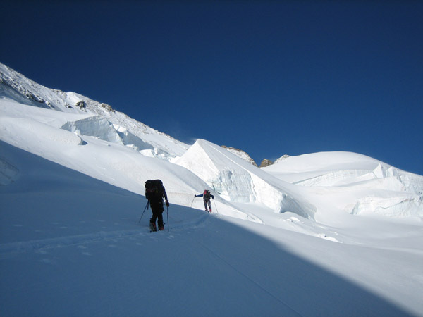 #3 Dome de Neige : Guillaume à la trace dans la voie normale du Dome Dome de Neige : Guillaume à la trace dans la voie normale du Dome