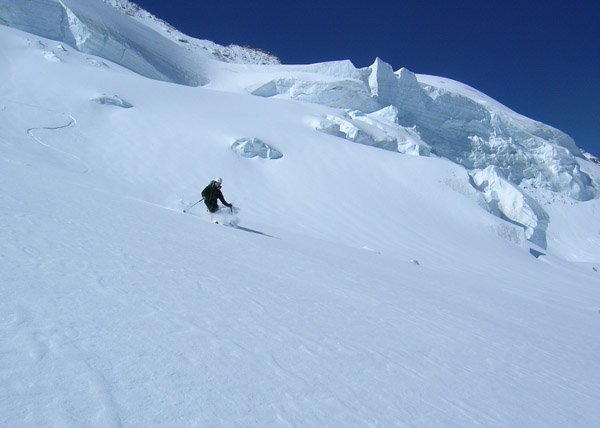 #7 Descente dome : On fait voler la poudre au dome de Neige ;-) Descente dome : On fait voler la poudre au dome de Neige ;-)