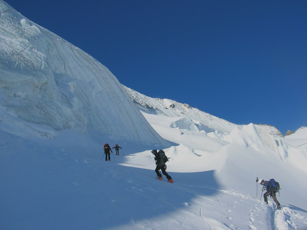 #2 Montée dome de neige : La montée au Dôme de Neige sous les séracs Montée dome de neige : La montée au Dôme de Neige sous les séracs