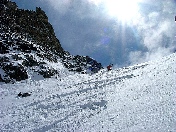 #5 Roche Faurio couloir N : Premiers virages. Roche Faurio couloir N : Premiers virages.
