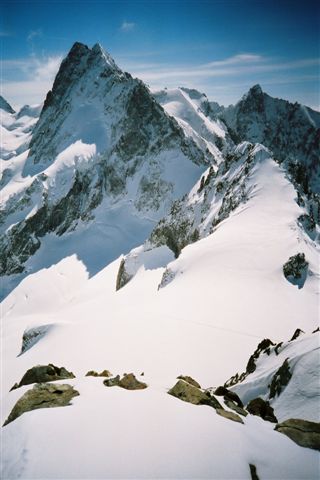 #2 Sur l Sur l'arrête : On voit bien notre trace de montée en bas et les Bans