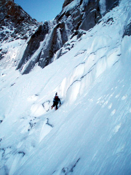 #3 Eric dans la 1ere traversée : Après 500m de peaux, le début des difficultés Eric dans la 1ere traversée : Après 500m de peaux, le début des difficultés