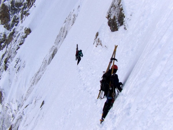 #14 3ème traversée : La fin des difficultés alpines : après cette traversée commence le couloir en Y. 3ème traversée : La fin des difficultés alpines : après cette traversée commence le couloir en Y.
