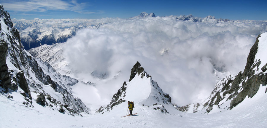 #2 Couloir Central : A gauche le couloir central et à droite la sortie de la branche droite du couloir en Y Couloir Central : A gauche le couloir central et à droite la sortie de la branche droite du couloir en Y