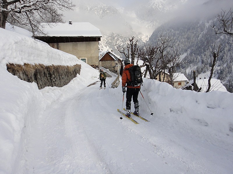 #15 La route se skie bien : et on visite le village ! La route se skie bien : et on visite le village !