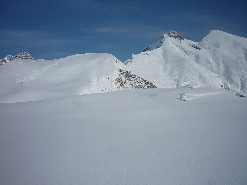#5 Vers le sommet : vue du plan de la limace: le point coté 1836m, le rocher à 2035m et le Mont de la Coche Vers le sommet : vue du plan de la limace: le point coté 1836m, le rocher à 2035m et le Mont de la Coche