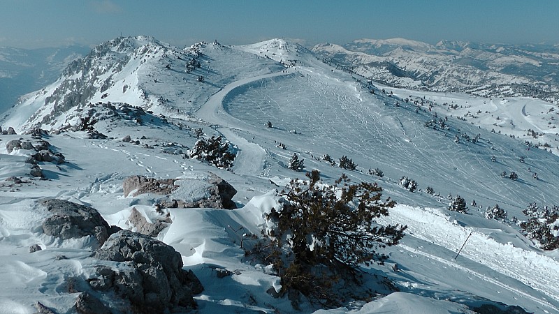 #15 Sommet : vues sur les pistes de Gréolières les neiges Sommet : vues sur les pistes de Gréolières les neiges