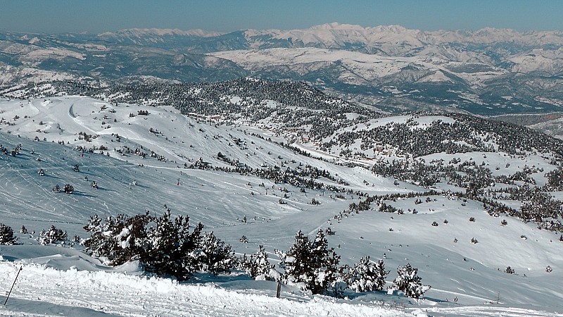 #16 SOMMET : 1768m : Vue sur Gréolières, superbe enneigement, 1m de poudre testé mercredi dernier SOMMET : 1768m : Vue sur Gréolières, superbe enneigement, 1m de poudre testé mercredi dernier