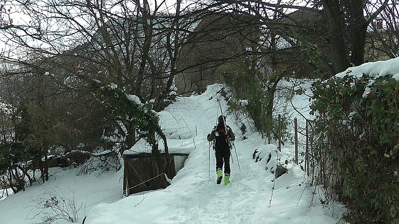 #23 800m : retour à St Pons à pieds pour les 200 derniers mètres 800m : retour à St Pons à pieds pour les 200 derniers mètres