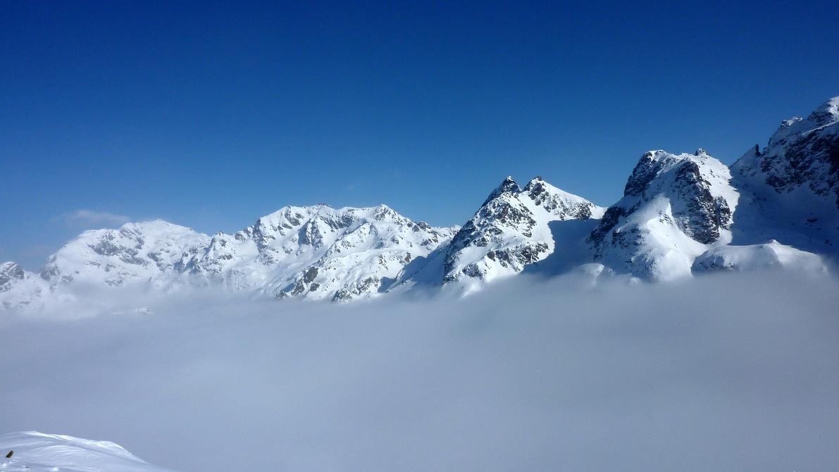 #3 Tous nos amis sont là... : à 14h on ne voit que le haut des combes... mais bon, on aura vu le soleil... Tous nos amis sont là... : à 14h on ne voit que le haut des combes... mais bon, on aura vu le soleil...