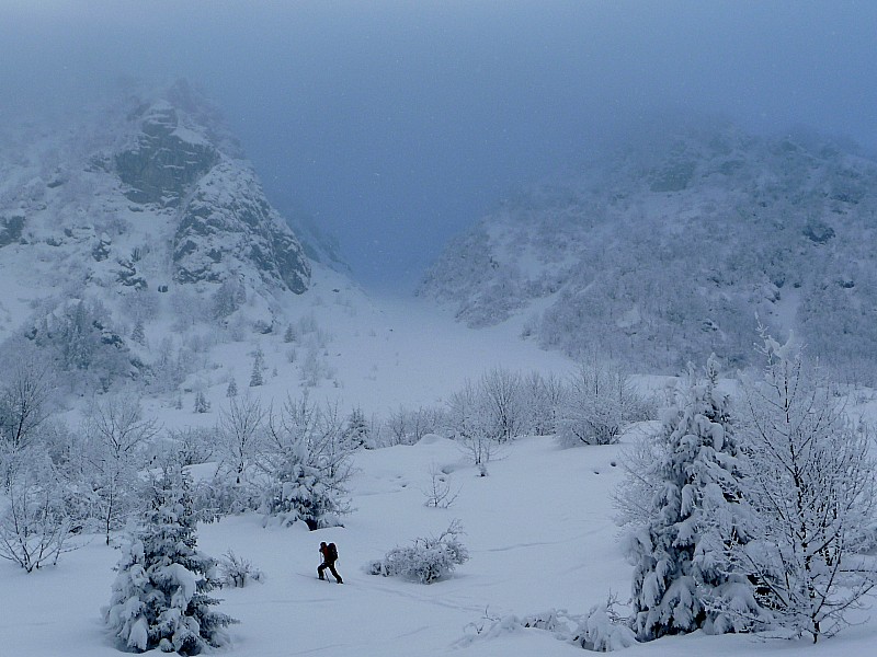 #1 Pertuis : Passage au pied du couloir le matin Pertuis : Passage au pied du couloir le matin
