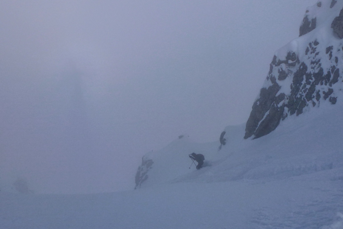 #13 Plongée dans le couloir NE : Et le brouillard (qui ne gachera pas la fête) ! Plongée dans le couloir NE : Et le brouillard (qui ne gachera pas la fête) !