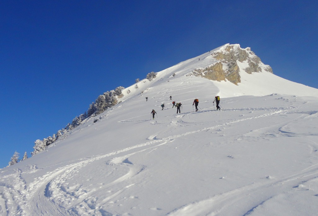 #1 arete sud col : foule sur la voie normale arete sud col : foule sur la voie normale