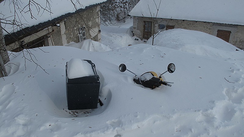 #1 Scooter des neige? : Lui, il ira pas loin cet hiver :p Scooter des neige? : Lui, il ira pas loin cet hiver :p