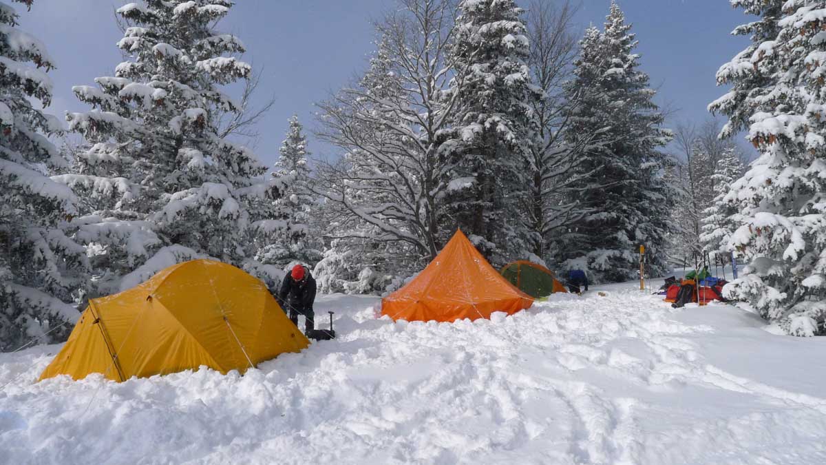 Montage du camp : Ca réchauffe bien...pour le moment