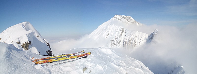 #1 SUMMIT : Du sommet, jolie vue sur le Jallouvre et son arête Sud qui descend au Buclon. SUMMIT : Du sommet, jolie vue sur le Jallouvre et son arête Sud qui descend au Buclon.