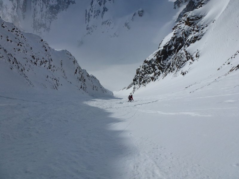 #18 Roignais : Bonne neige et ski au soleil dans le bas du couloir Roignais : Bonne neige et ski au soleil dans le bas du couloir