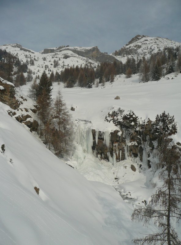 #1 Effet température : Le ruisseau est pris en glace Effet température : Le ruisseau est pris en glace