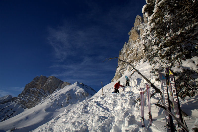 #11 Sous Pierre Blanche : Joanne et Sami préparent les deux plateformes pour le cramponnage Sous Pierre Blanche : Joanne et Sami préparent les deux plateformes pour le cramponnage