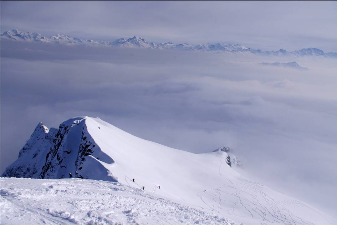 #3 Face à la Vanoise : Une autre cordée dans la voie sous le sommet... en arrière fond, la Vanoise déployée Face à la Vanoise : Une autre cordée dans la voie sous le sommet... en arrière fond, la Vanoise déployée