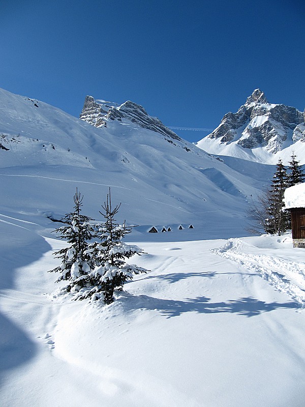 #1 Après la prochaine chute : de neige, les chalets de Doran auront disparus. Après la prochaine chute : de neige, les chalets de Doran auront disparus.
