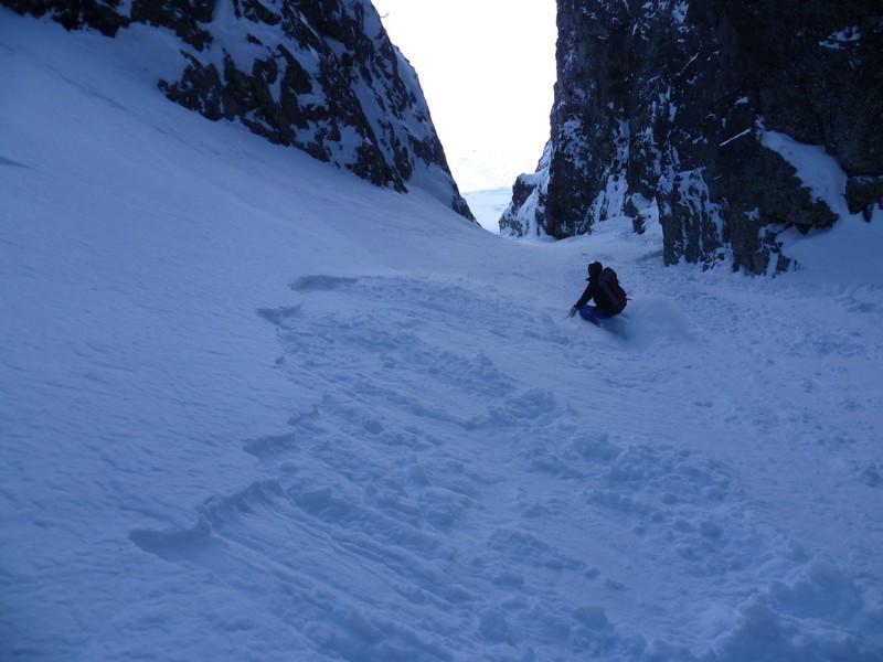 #8 desente : ça coule un peu au milieu du couloir. desente : ça coule un peu au milieu du couloir.