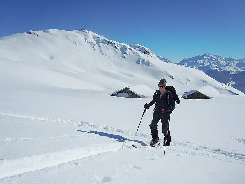 #5 Vers 2200 m : A l Vers 2200 m : A l'arrière plan, la pointe du Col ( 2319m) et l'épaule Sud qu'on avait envisagé de skier.