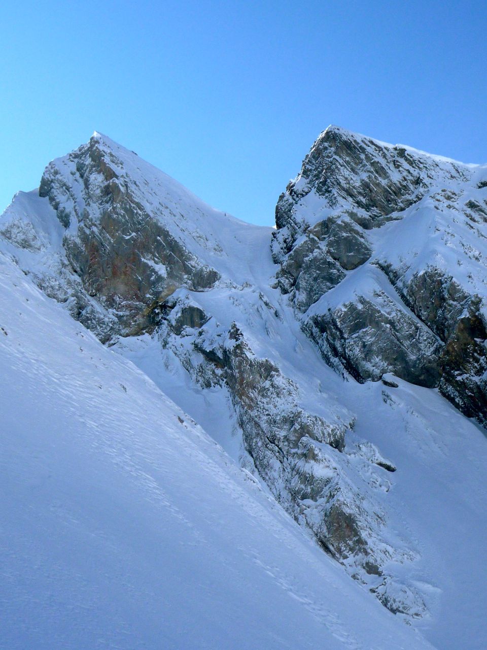 #1 Couloir Combaz : la bête est rassasiée de neige Couloir Combaz : la bête est rassasiée de neige