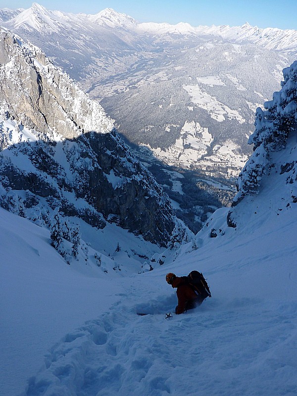 #9 Baptiste : Le passage raide est en dessous. On se méfie de cette neige qui part sur une dixaine de cm, Bruno a désescaladé et on ne sait pas trop où il est... Baptiste : Le passage raide est en dessous. On se méfie de cette neige qui part sur une dixaine de cm, Bruno a désescaladé et on ne sait pas trop où il est...