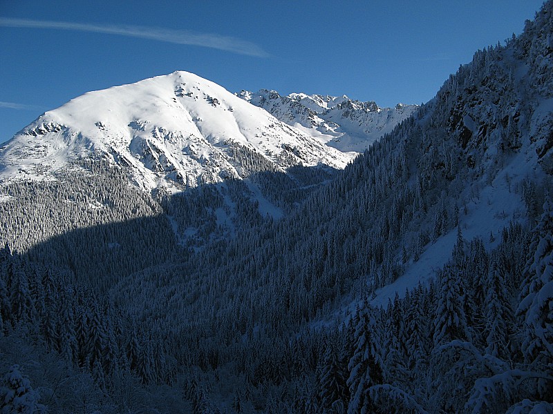 #4 Vue en direction du nord : Belle vue depuis le 2ème Habert du Crop, vers les sommets telque la Dent du Pra; Pic de la Belle Etoile; Cime de la Jasse masqué par la Jasse des Lièvres au 1er plan Vue en direction du nord : Belle vue depuis le 2ème Habert du Crop, vers les sommets telque la Dent du Pra; Pic de la Belle Etoile; Cime de la Jasse masqué par la Jasse des Lièvres au 1er plan