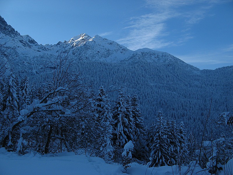 #1 Vue ensemble objectif : Col de la Mine de Fer à gauche des sommets enneigés et l Vue ensemble objectif : Col de la Mine de Fer à gauche des sommets enneigés et l'Orionde dernier sommet à droite de cette photo