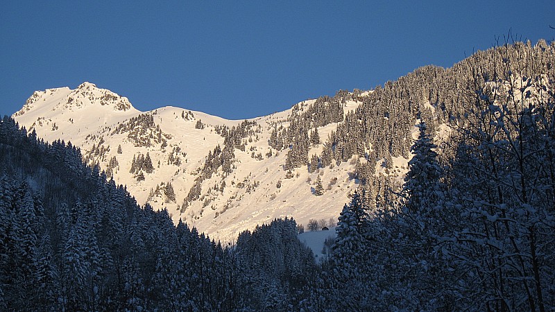 #1 Combe du Merlet : Lever de soleil sublime dans cette ambiance très hivernale Combe du Merlet : Lever de soleil sublime dans cette ambiance très hivernale