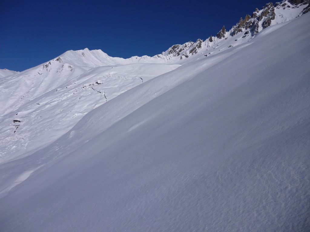 #12 vers les ruines de Presset : La descente à travers les "crevasses" était excellente, ça n vers les ruines de Presset : La descente à travers les "crevasses" était excellente, ça n'a pas eu le temps de crouter.