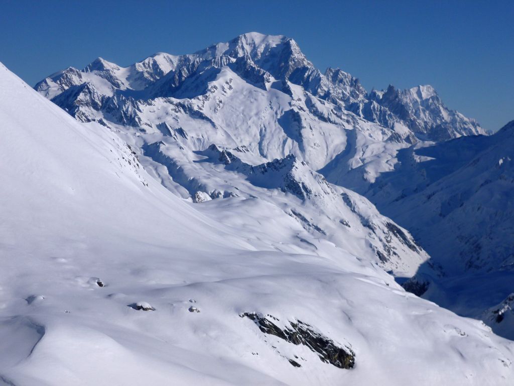 #6 depuis le col du Grand fond : la-haut, ça doit aussi cailler. depuis le col du Grand fond : la-haut, ça doit aussi cailler.