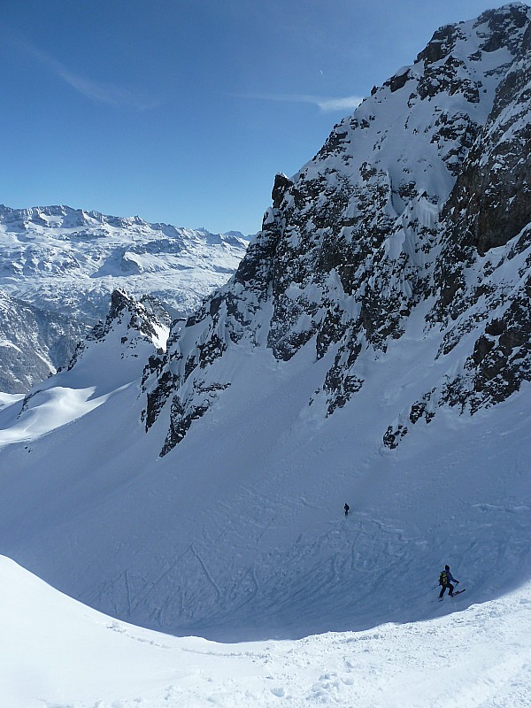 #5 Haut de la descente : attention mig a sorti ses nouveaux skis ! Haut de la descente : attention mig a sorti ses nouveaux skis !