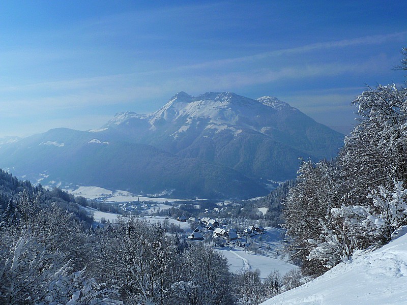 #1 Tour de l Tour de l'Arcalod : Précherel sous son épais manteau d'hiver.