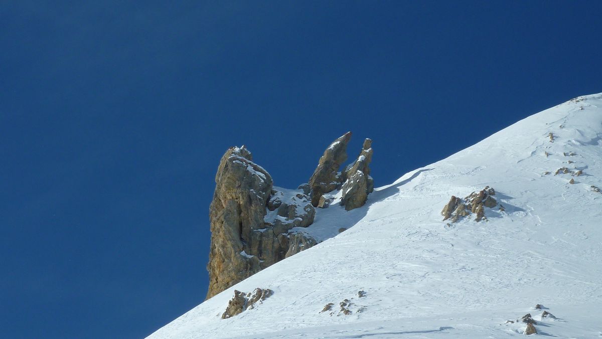 #7 Pince de crabes : le fameux rocher de cargneule Pince de crabes : le fameux rocher de cargneule