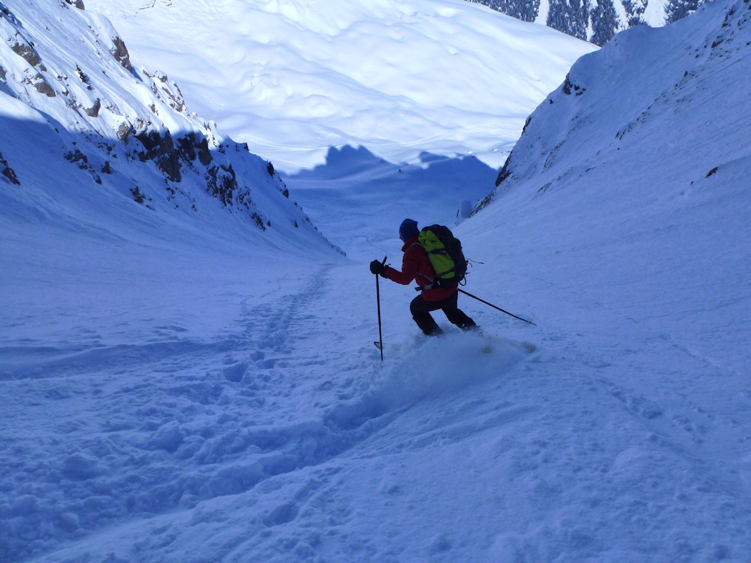 #7 Descente du couloir Nord : Poudre tassée dans la partie haute. Descente du couloir Nord : Poudre tassée dans la partie haute.