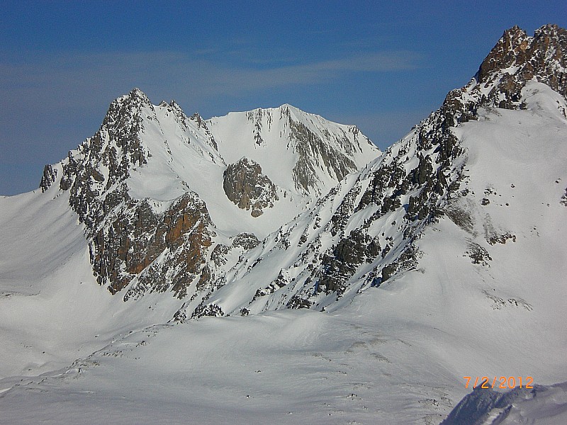 #3 Crêtes du Chardonnet : Vue vers le Pic de la Moulinière (tracé) et la Pointe des Cerces. Crêtes du Chardonnet : Vue vers le Pic de la Moulinière (tracé) et la Pointe des Cerces.
