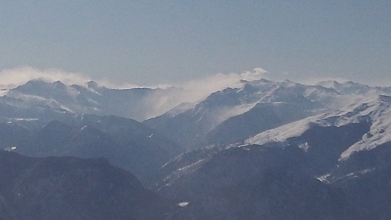 #6 Pyrénées : Neige emportée par le vent Pyrénées : Neige emportée par le vent