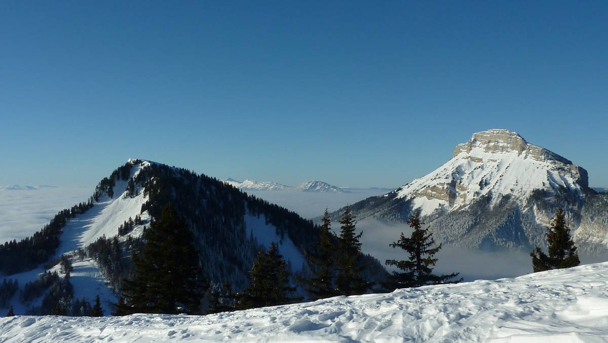 #10 Charvet - Chamechaude : la mer de nuages est calée vers 1300m Charvet - Chamechaude : la mer de nuages est calée vers 1300m