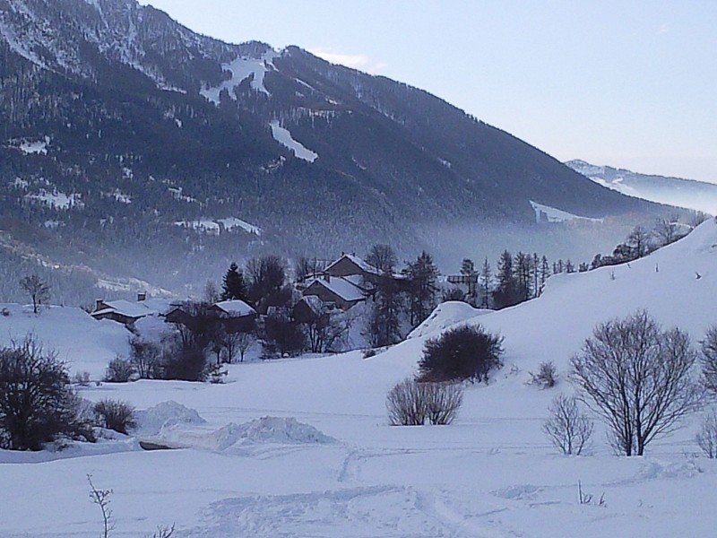 #1 Au parking des Richards : En arrivant sur le parking, ça avait l Au parking des Richards : En arrivant sur le parking, ça avait l'air tout bon... Enfin, un presque paysage de neige! Il faut pas le dire trop fort: c'est de mauvais ton d'aimer le froid ou l'hiver à notre époque