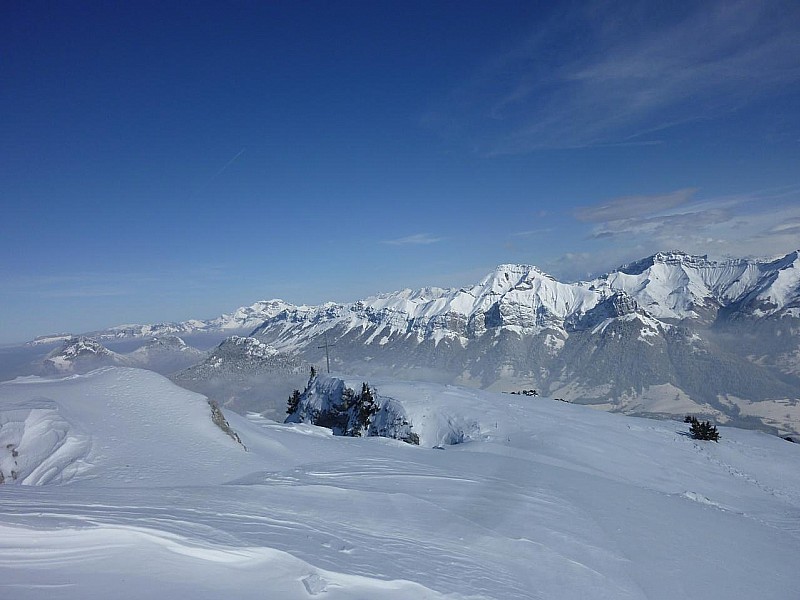 #8 Croix : Croix pas au sommet, réservée à la vallée du nord! Croix : Croix pas au sommet, réservée à la vallée du nord!