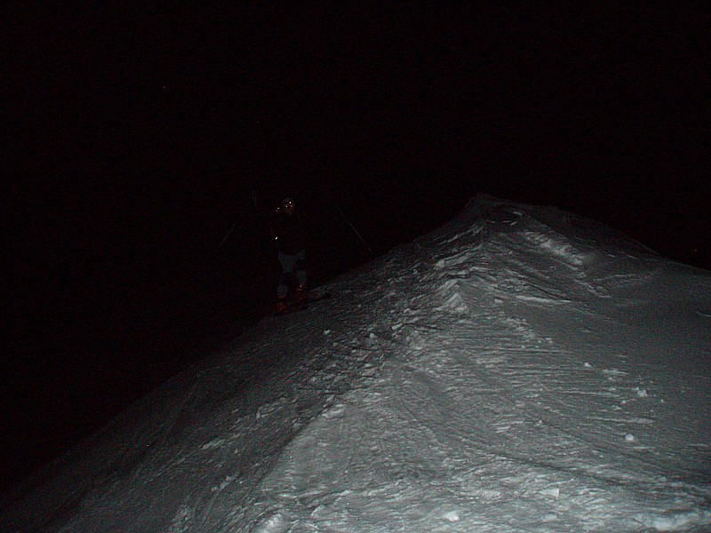 #8 Arêtes : Descente sur les arêtes du Grand Som sous une lune pleine de Watts. Arêtes : Descente sur les arêtes du Grand Som sous une lune pleine de Watts.