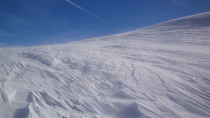 #3 Col du Sabot : Le vent au Col du Sabot transporte encore de la neige. Col du Sabot : Le vent au Col du Sabot transporte encore de la neige.