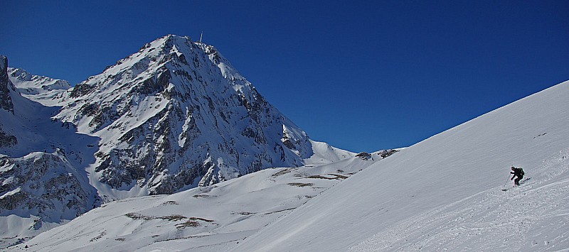#2 Pene Lounque2 : Le Midi en arrière plan Pene Lounque2 : Le Midi en arrière plan