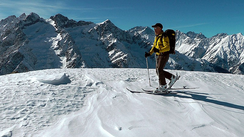 #23 2200m : sur la crête avec Argentera et Matto en toile de fond 2200m : sur la crête avec Argentera et Matto en toile de fond