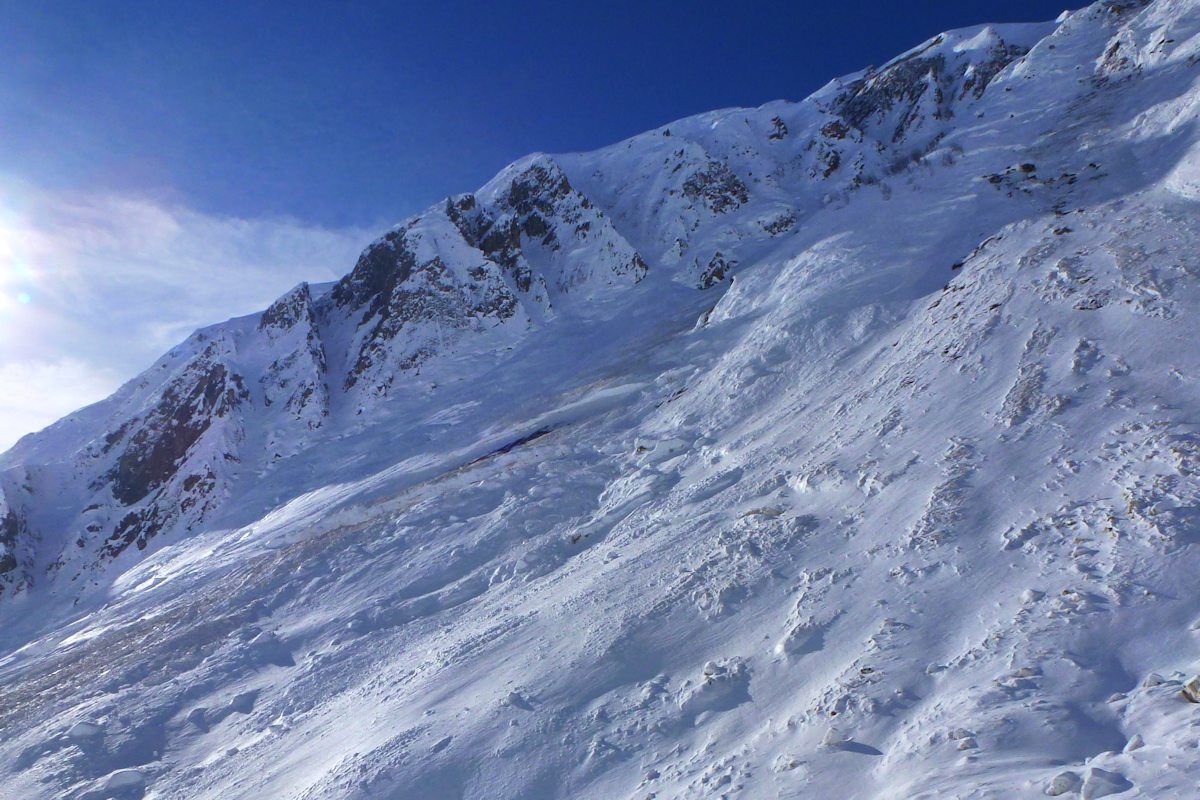 #16 Vallon de Forand : D Vallon de Forand : D'énormes avalanches de part et d'autre.