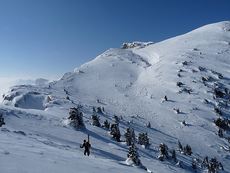 #4 Le sommet est à droite : on dirait pas mais crampons obligatoires ! Le sommet est à droite : on dirait pas mais crampons obligatoires !